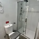 Quartos - Luciano Cordeiro 3 Andar * Lisboa