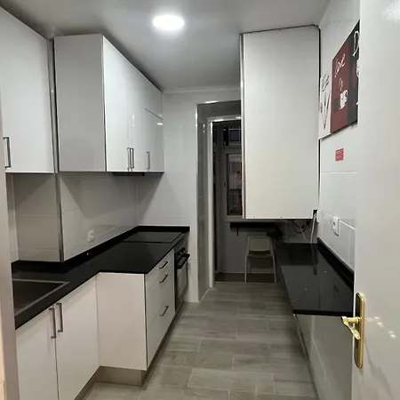 Quartos - Luciano Cordeiro 3 Andar * Lisboa