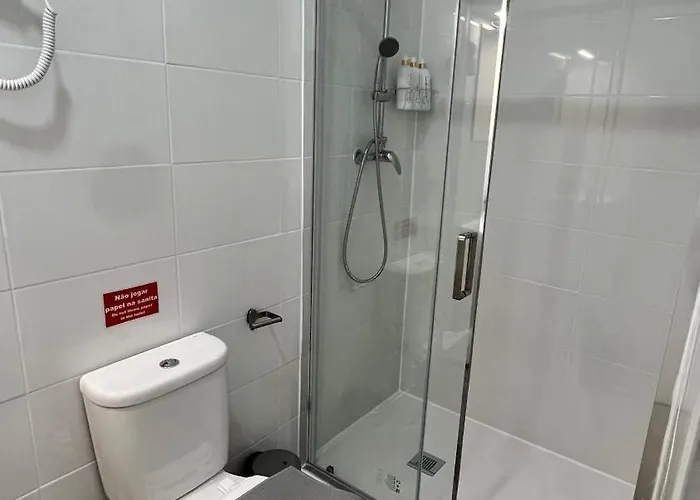 Quartos - Luciano Cordeiro 3 Andar * Lisboa