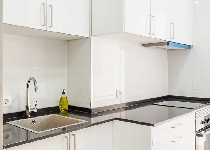 Quartos - Luciano Cordeiro 3 Andar * Lisboa