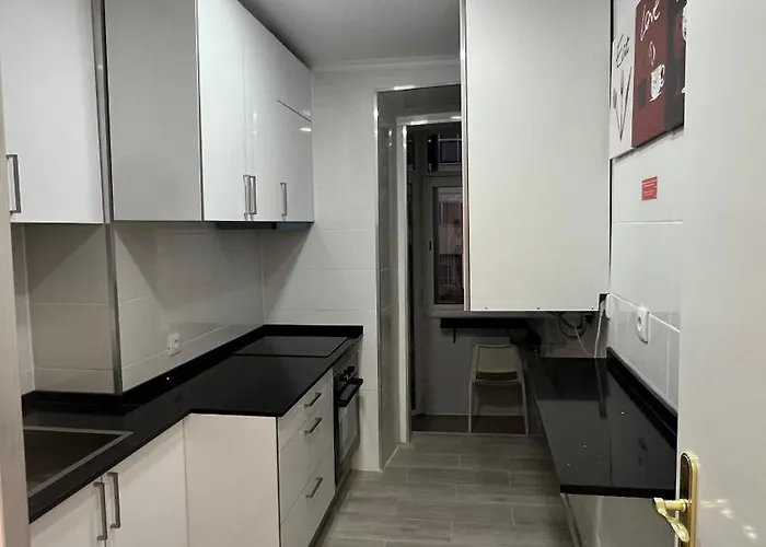 Quartos - Luciano Cordeiro 3 Andar * Lisboa